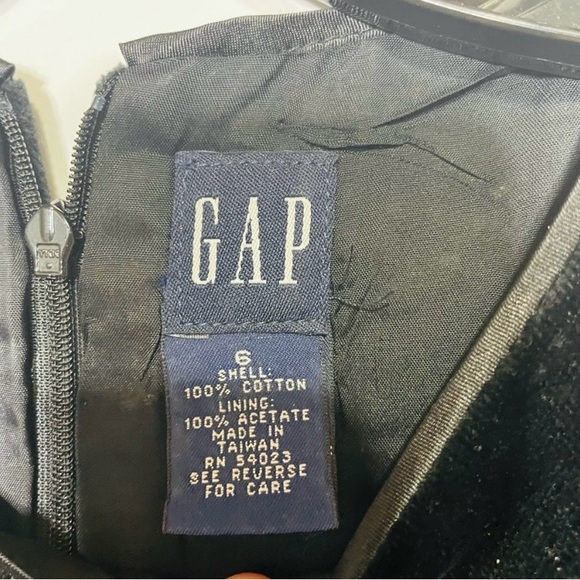 Gap sleeveless black velvet lined dress great for the holidays and holidays - Picture 2 of 2